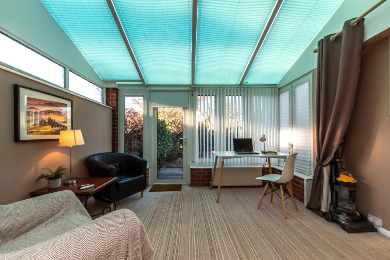 Cheerful 3-Bedroom Douglas House With Patio Southampton Buitenkant foto