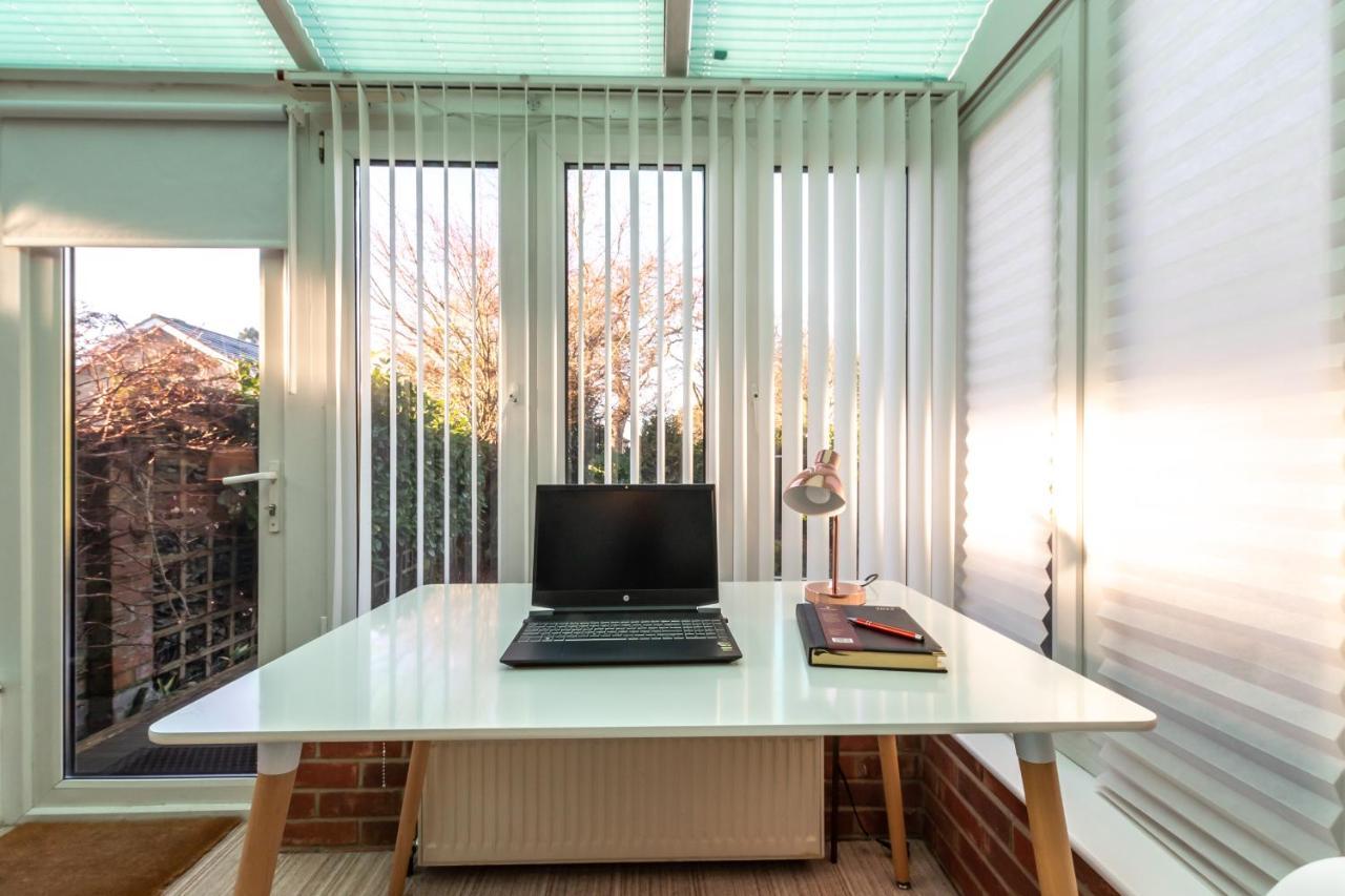 Cheerful 3-Bedroom Douglas House With Patio Southampton Buitenkant foto