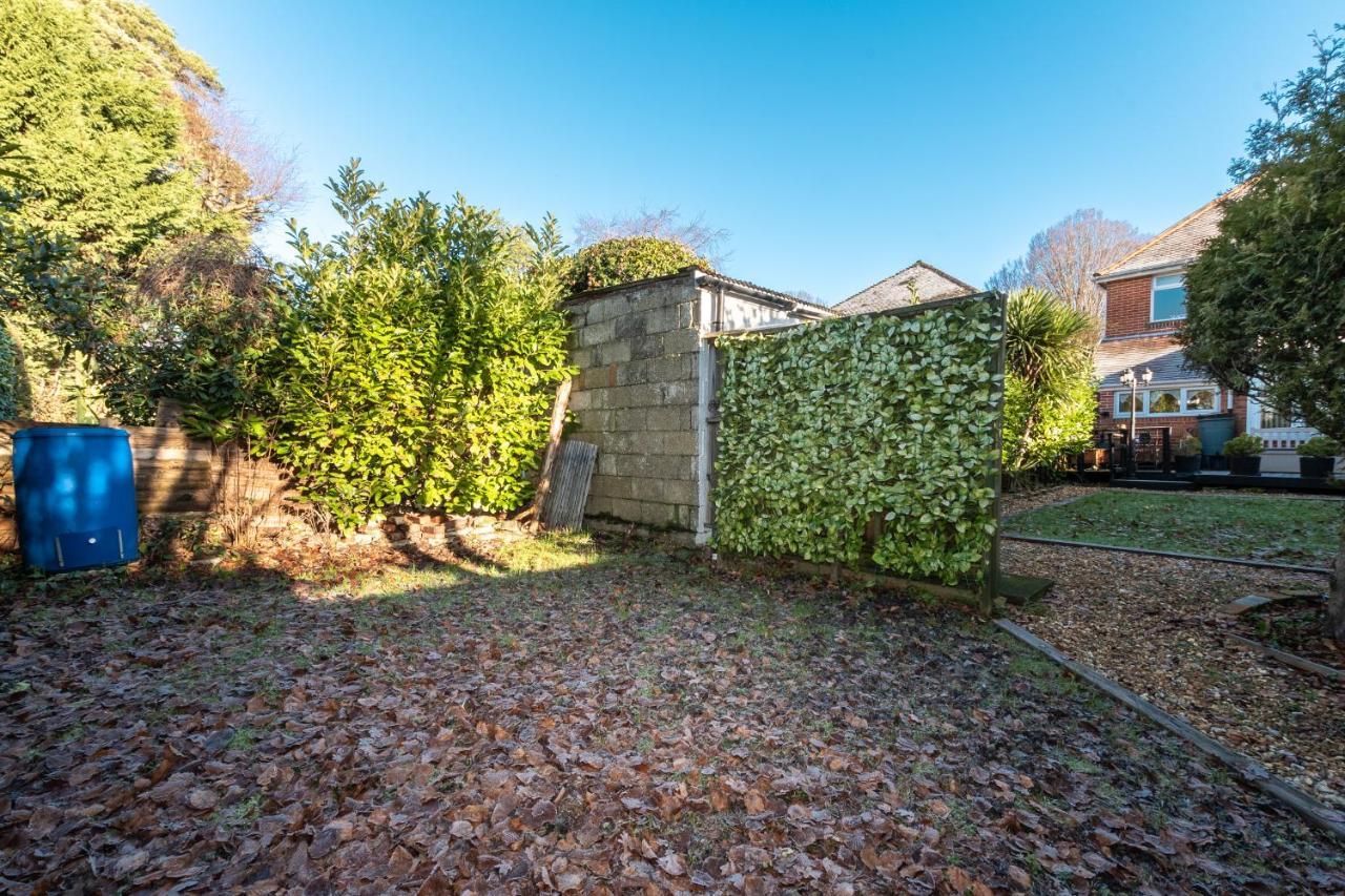 Cheerful 3-Bedroom Douglas House With Patio Southampton Buitenkant foto