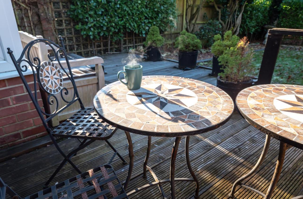 Cheerful 3-Bedroom Douglas House With Patio Southampton Buitenkant foto