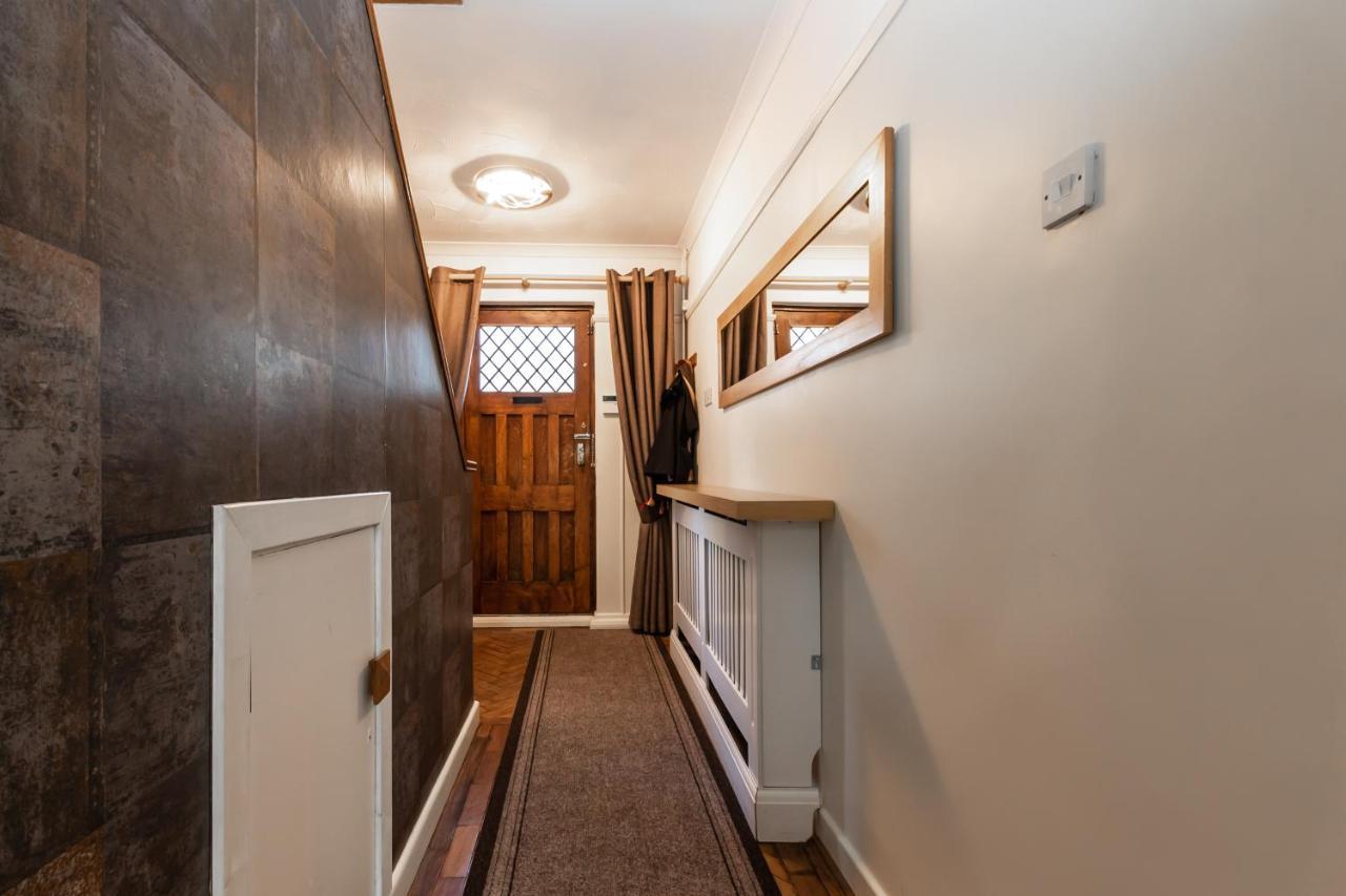 Cheerful 3-Bedroom Douglas House With Patio Southampton Buitenkant foto