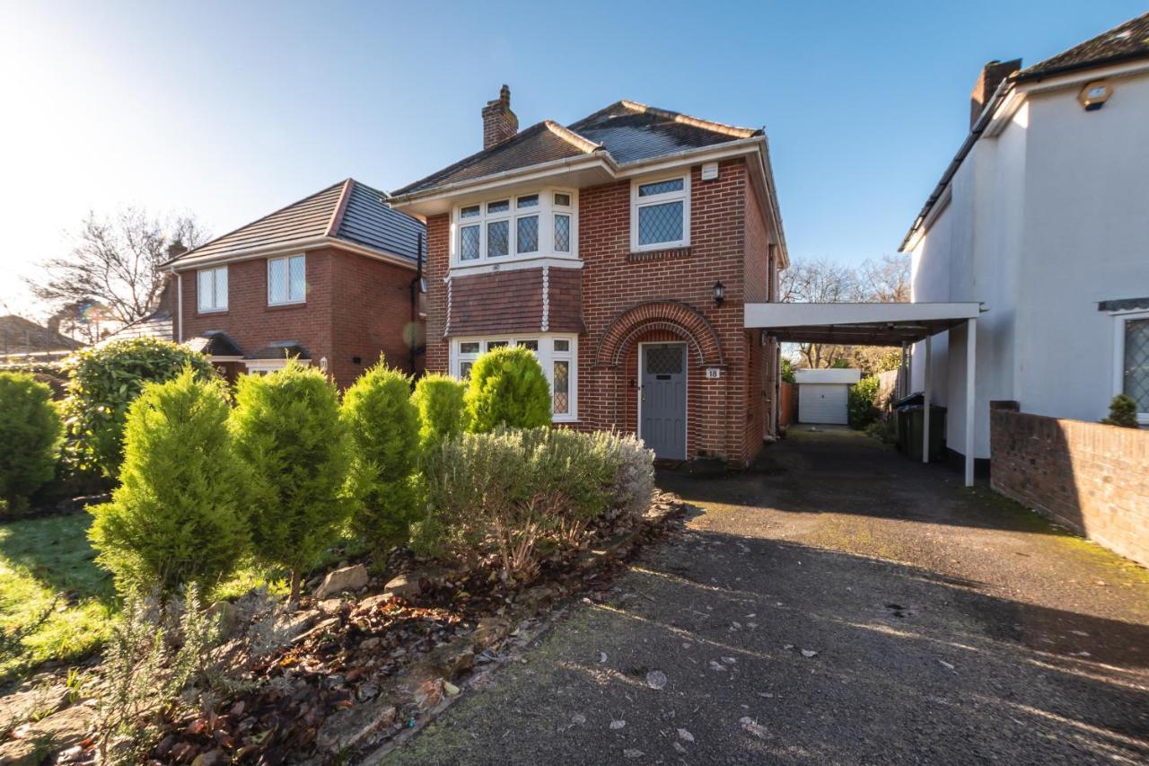 Cheerful 3-Bedroom Douglas House With Patio Southampton Buitenkant foto