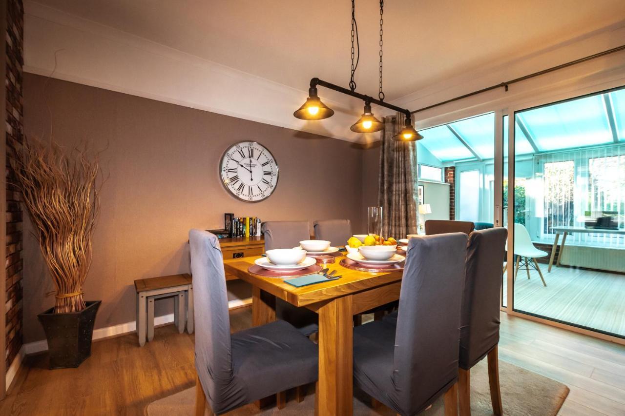 Cheerful 3-Bedroom Douglas House With Patio Southampton Buitenkant foto