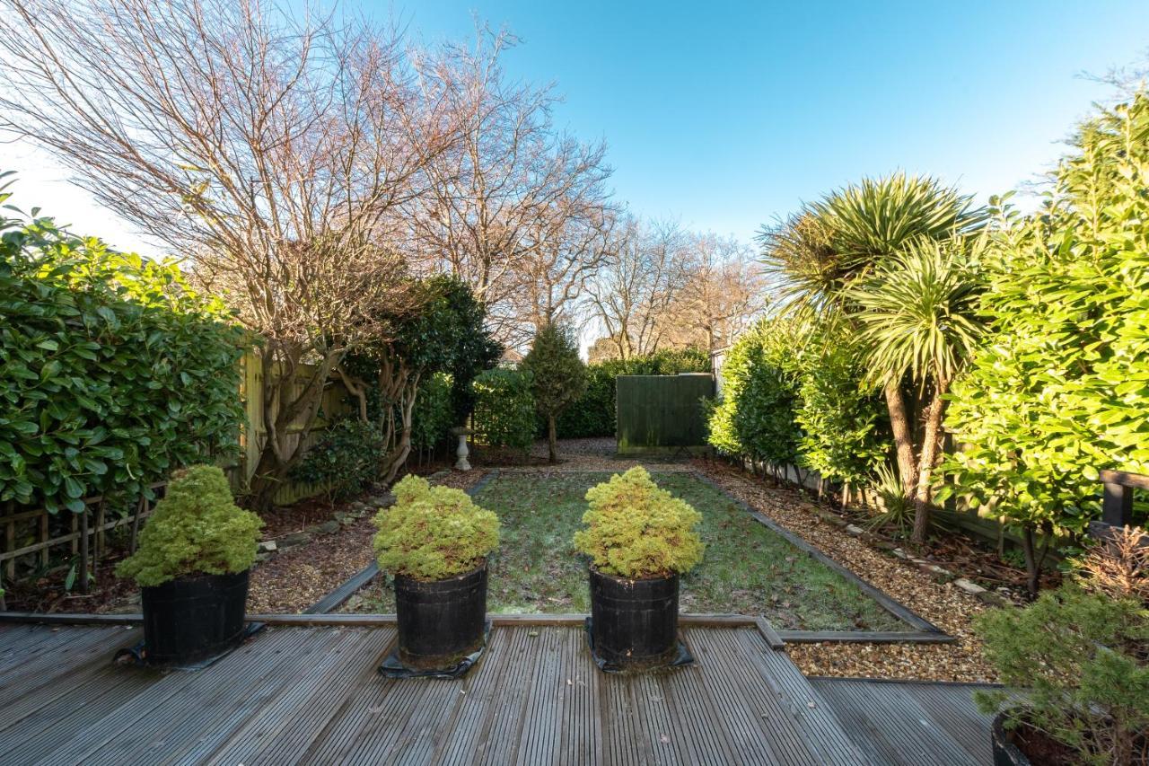 Cheerful 3-Bedroom Douglas House With Patio Southampton Buitenkant foto