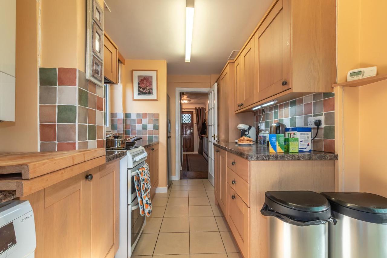 Cheerful 3-Bedroom Douglas House With Patio Southampton Buitenkant foto