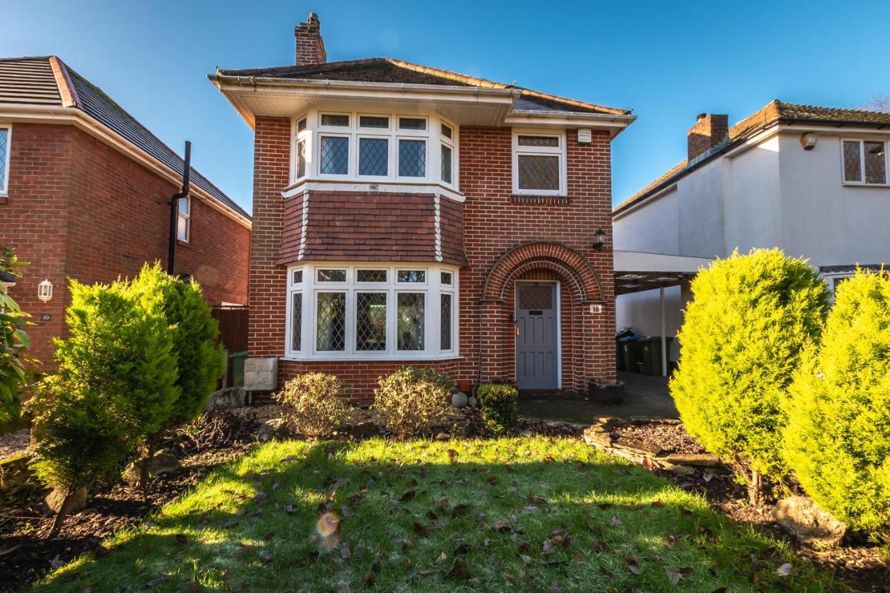 Cheerful 3-Bedroom Douglas House With Patio Southampton Buitenkant foto